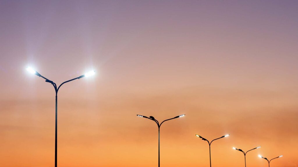 Наслідки ворожих атак: у Білгороді-Дністровському тимчасово не працюватиме вуличне освітлення