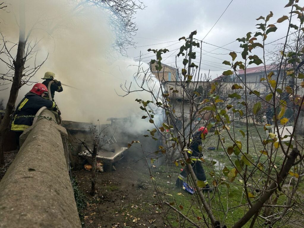 В Ізмаїлі сталася пожежа: вогнем повністю знищено господарську споруду