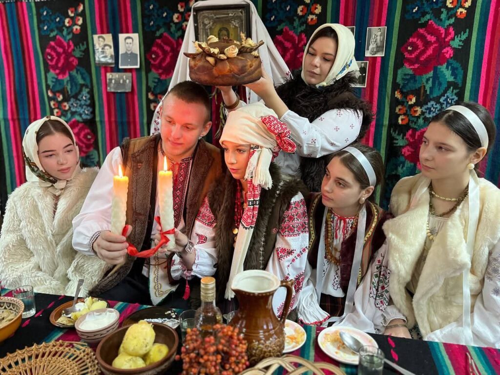 Збереження традицій: центр національних культур у місті Рені представив на обласному фестивалі обряд українського весілля