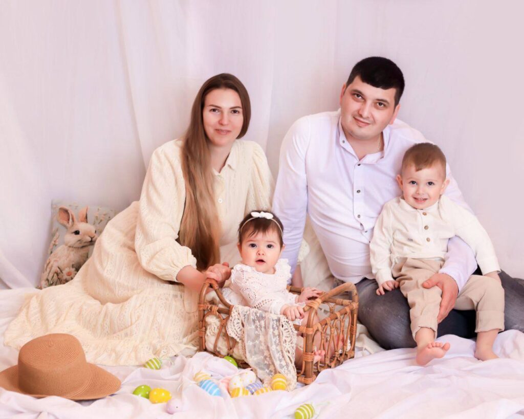 Під ялинку: громада Болградського району придбала квартиру для родини лікарів