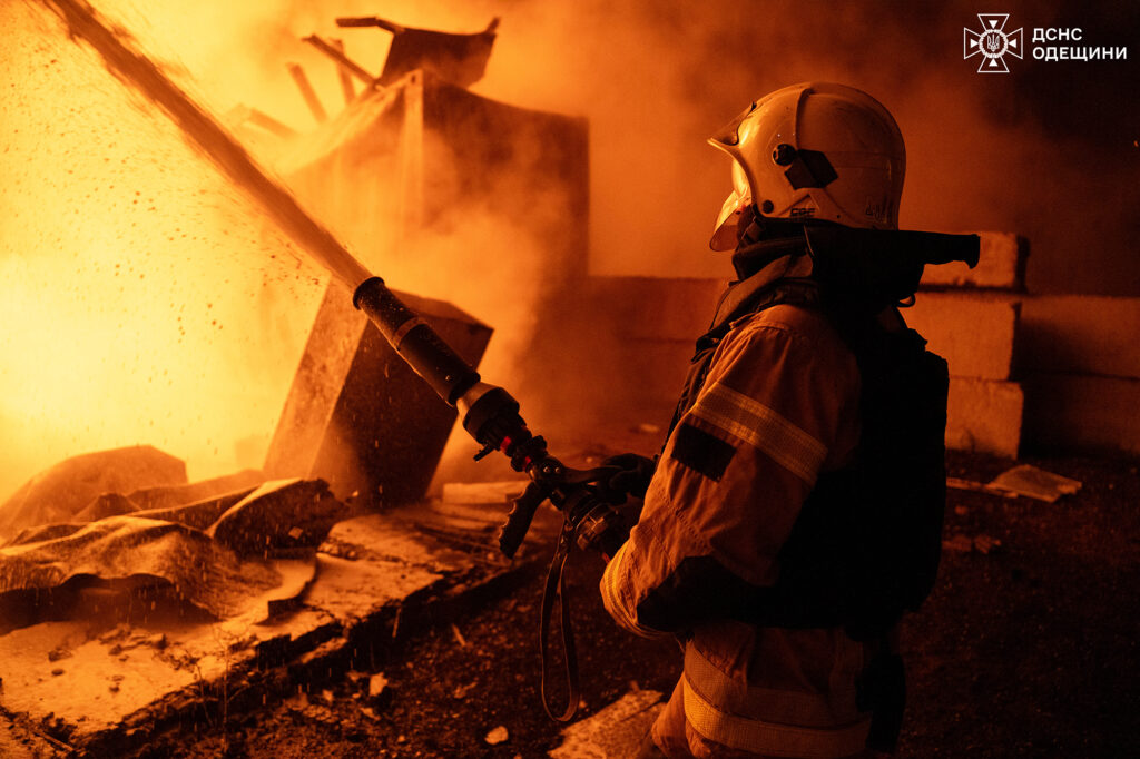 У новорічну ніч російська армія декілька разів атакувала Україну: постраждали об’єкти Одещини