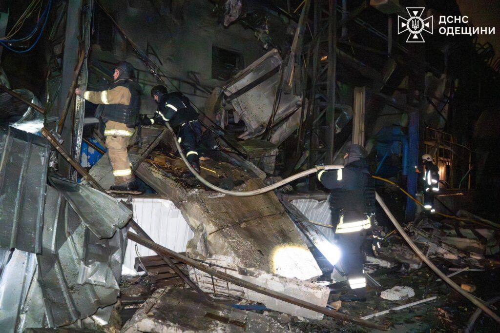 Вночі росія атакувала Одесу дронами: сталася пожежа на промисловому об’єкті