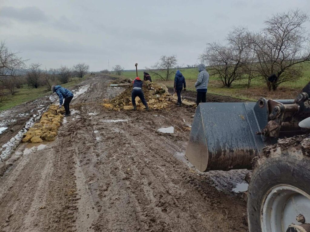 Чому дорога Дмитрівка – Нова Іванівка вже сім років без ремонту: що відповіла влада