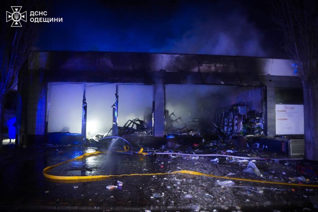 Росія атакувала обʼєкти енергетики та житловий сектор Одеси та району