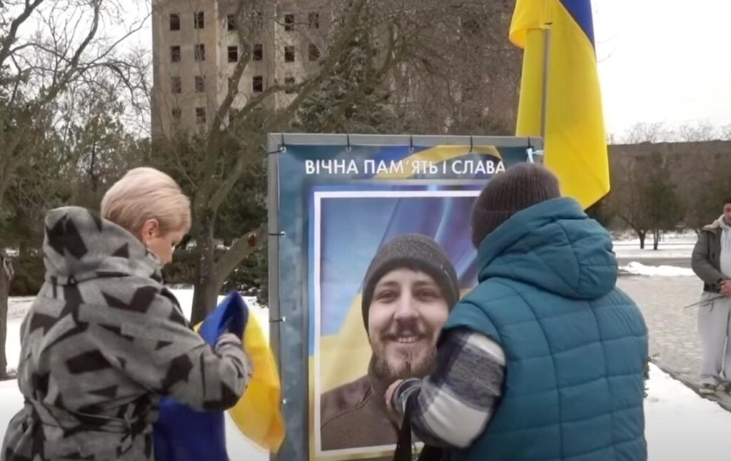 У Сергіївській громаді на Алеї Слави відкрили портрет в памʼять про Дмитра Мацейко