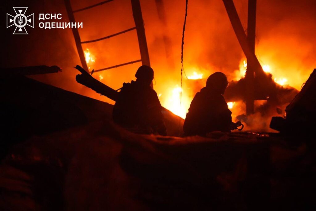 Росія атакувала промислове підприємство на Одещині