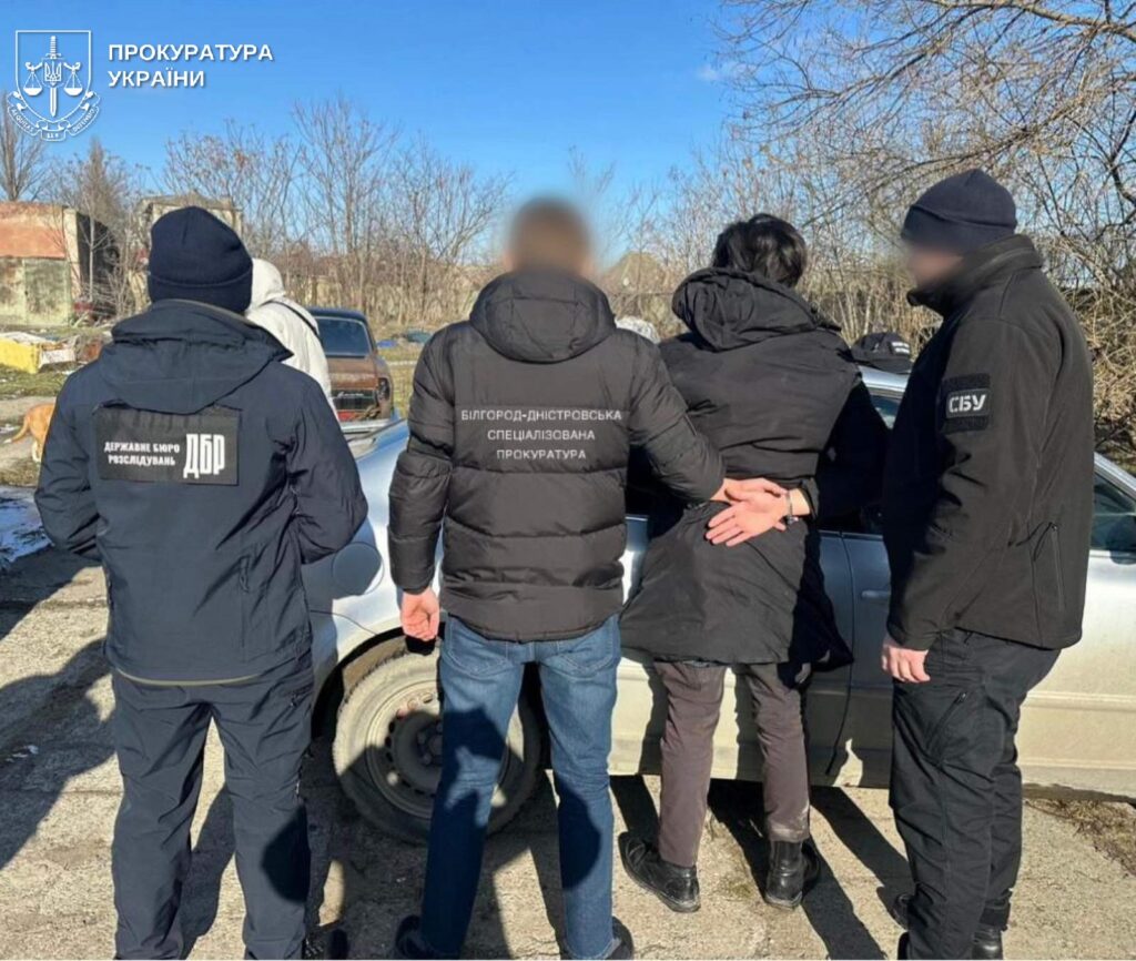 1000 доларів за безперешкодний перетин кордону: на Одещині інспектора прикордонної служби викрили у хабарництві