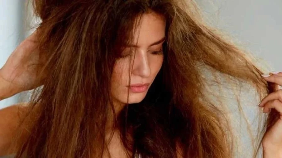 Чому волосся стає тьмяним навесні та як повернути йому блиск