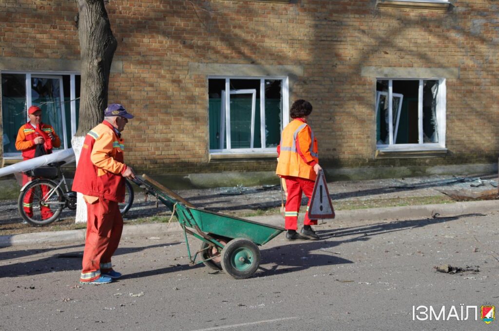 Міський голова Ізмаїла показав наслідки нічної атаки: пошкоджено будинки та автівки (фото)