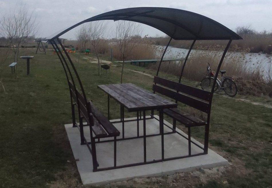 У селі Нова Некрасівка встановили нові альтанки в зоні відпочинку біля річки