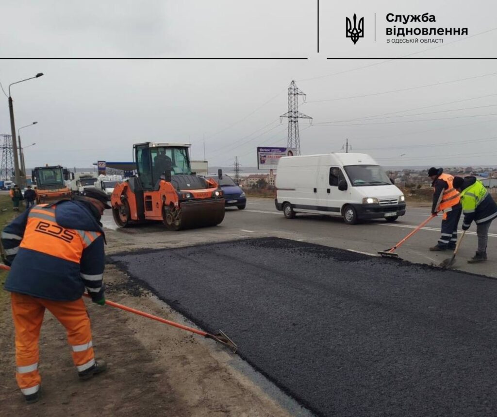 На дорогах державного значення Одещини триває ліквідація аварійної ямковості, що утворилася після затяжної негоди