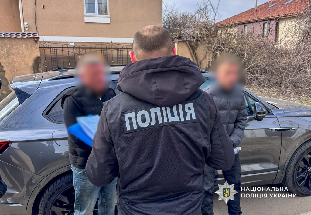 На Одещині викрили шахраїв, які продавали військовим неіснуючі автомобілі