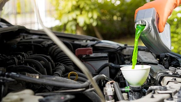 Як перевірити систему охолодження за рівнем у бачку