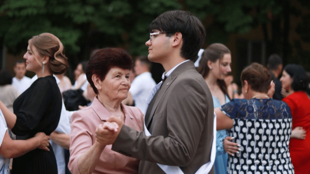 Життя, віддане дітям: історія Фені Галацяну з Ренійської громади, яка присвятила школі понад півстоліття