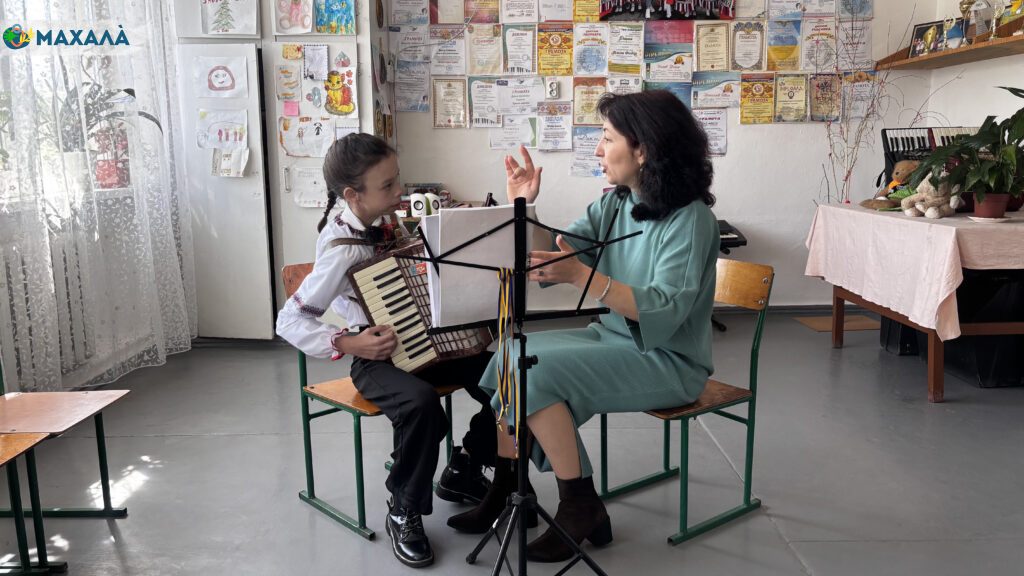 Іванна Демірова з села Криничне 25 років навчає дітей музиці та вірить: мистецтво доступне кожній дитині (відео)