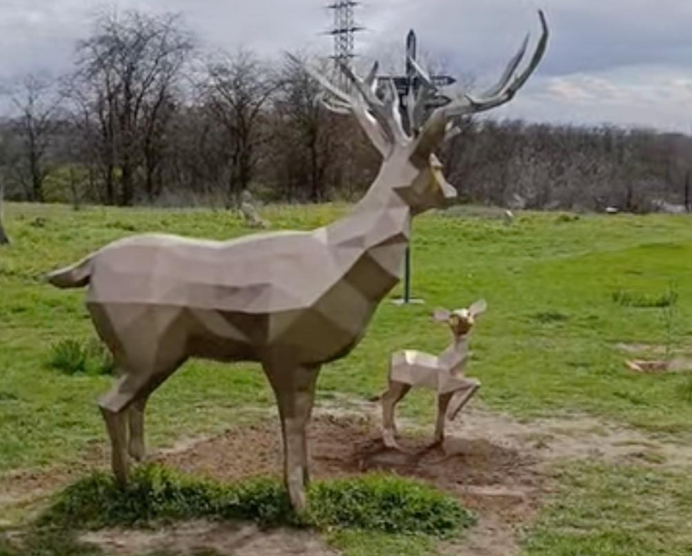 В Ізмаїлі відновили артоб’єкт з сімейством оленів