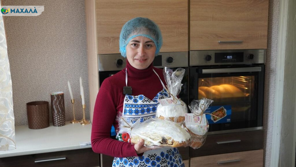 Старовинний рецепт, тепло рук і трохи спокою: як у селі Виноградівка печуть паски (відео)