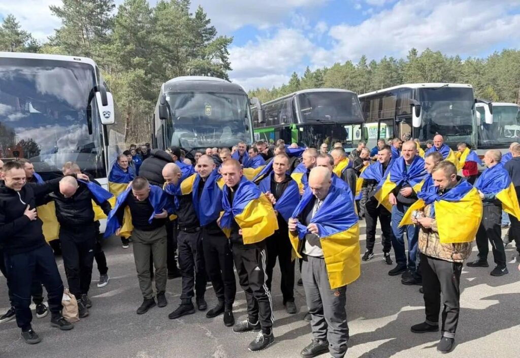 На Одещину з російського полону повернулося 12 військових