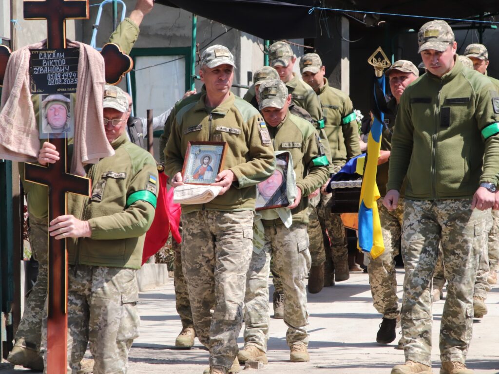 У селі Табаки Болградської громади попрощалися з загиблим прикордонником, який понад рік вважався зниклим безвісти