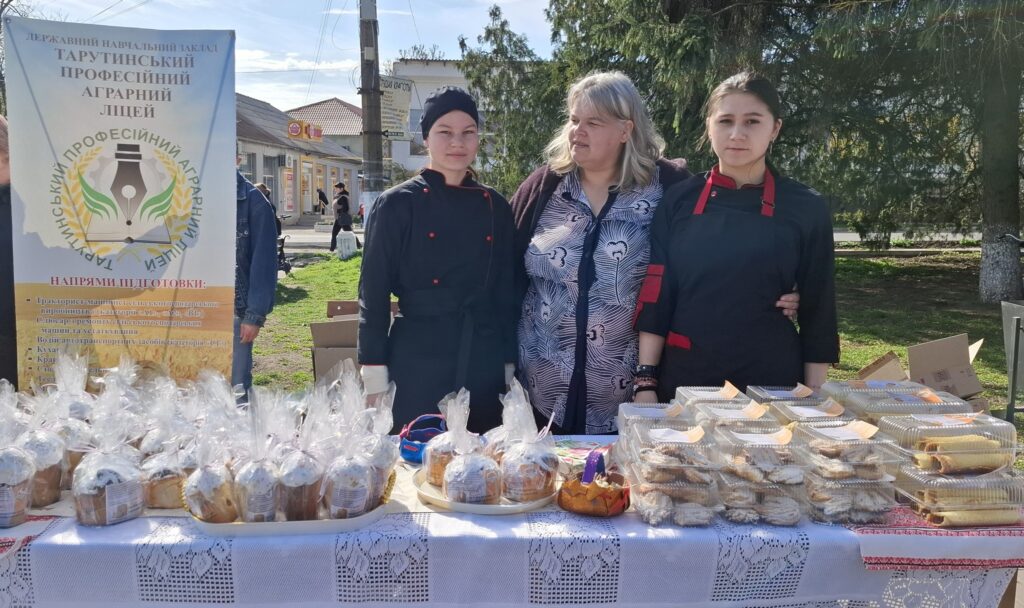 У Тарутинському аграрному ліцеї за півгодини розкупили всі солодкі вироби, виготовлені студентами