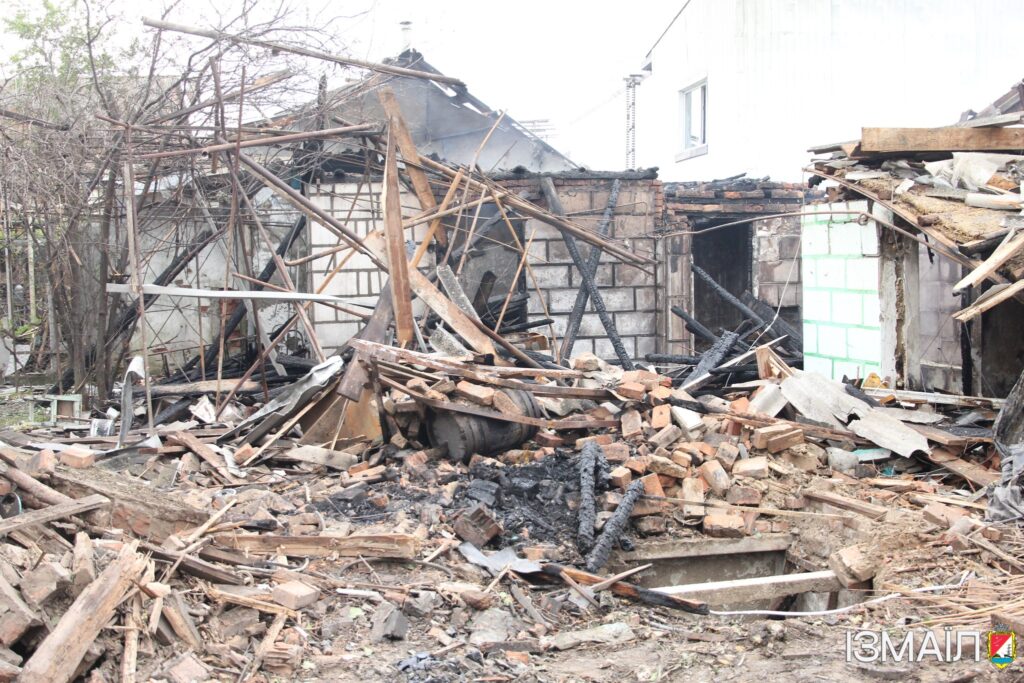 Пошкоджено будинки, автівки, спортивно-оздоровчий центр та лікарню: як Ізмаїл оговтується після нічної атаки (фото)