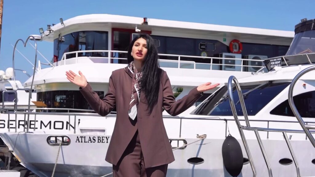 Голос українських гагаузів на берегах Босфору: автор та виконавиця з Котловини Людмила Базаджи випустила кліп у Стамбулі