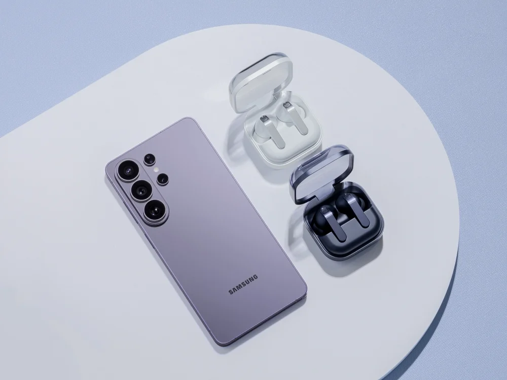 Металевий характер Samsung S26 Ultra та бездоганний звук у Galaxy Buds 4 Pro