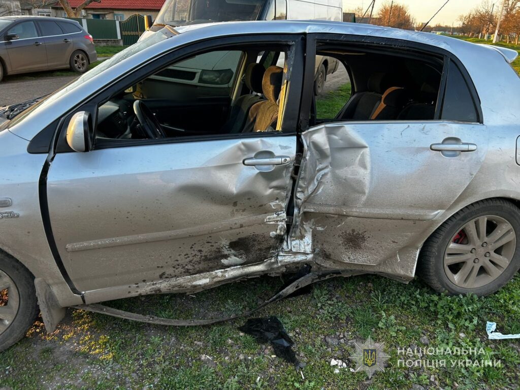 У Білгород-Дністровському районі зіштовхнулися автомобіль та мотоцикл: одна людина у лікарні