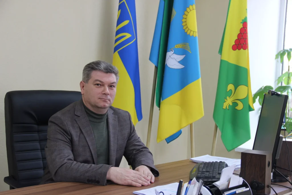 Дім батька, земля та зменшення заробітної плати: що задекларував за 2025 рік Теплицький сільський голова Іван Леонтьєв