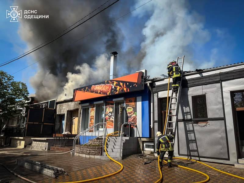 Вогонь охопив понад 400 м²: наслідки пожежі у центрі Ізмаїла (фото)