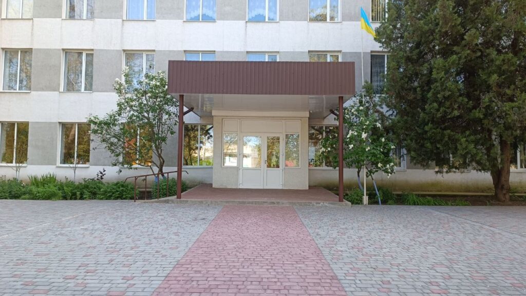 У громаді Білгород-Дністровського району три тендери на ремонт системи опалення ліцеїв віддали компанії, що фігурує у справі щодо розкрадання коштів