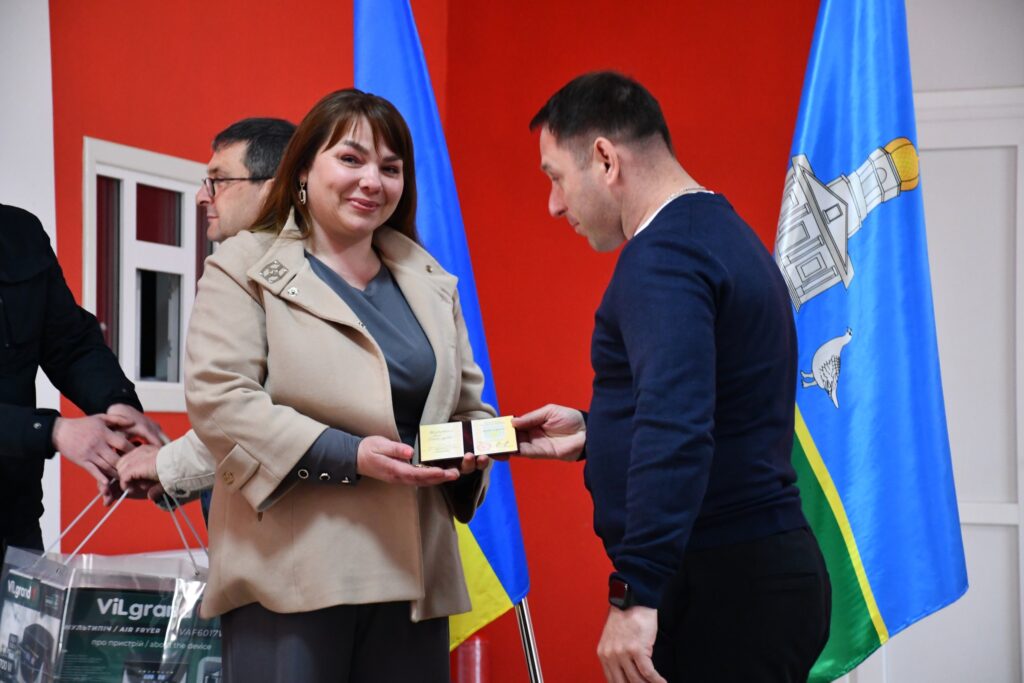 Мешканка Болградського району отримала почесну відзнаку «Мати-героїня»