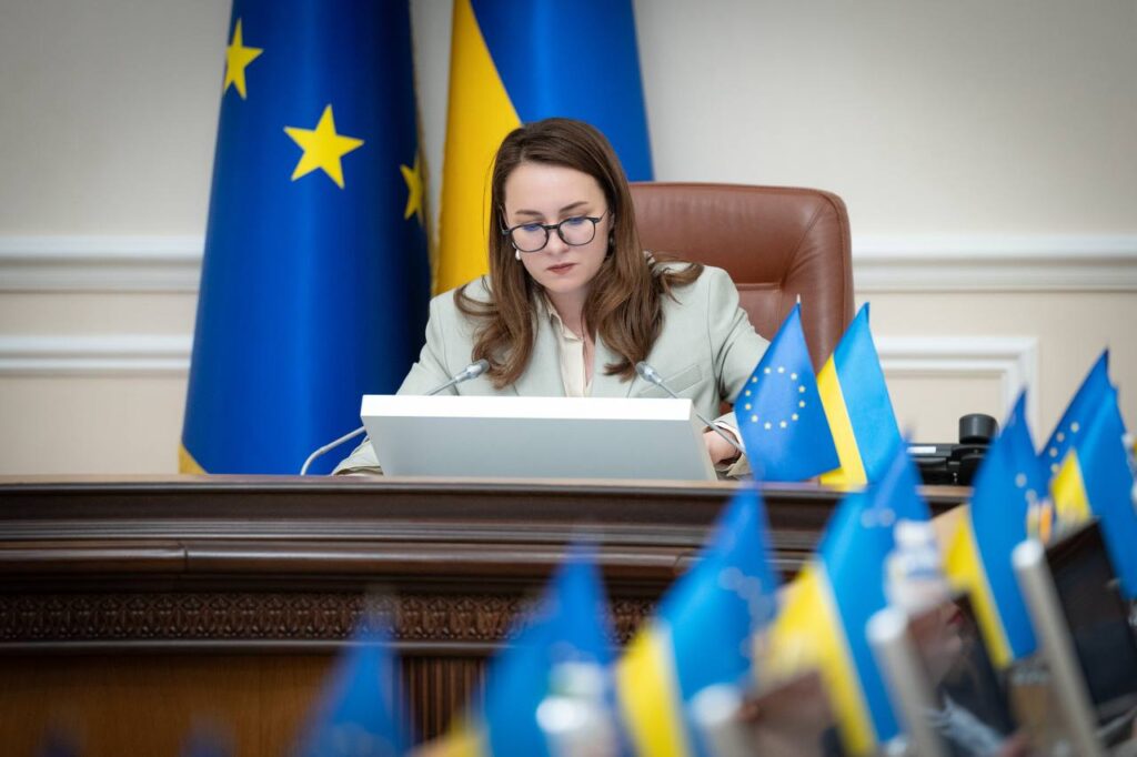 Уряд скасував обмеження для перетину кордону окремій категорії жінок-посадовиць: у кого залишаться обмеження