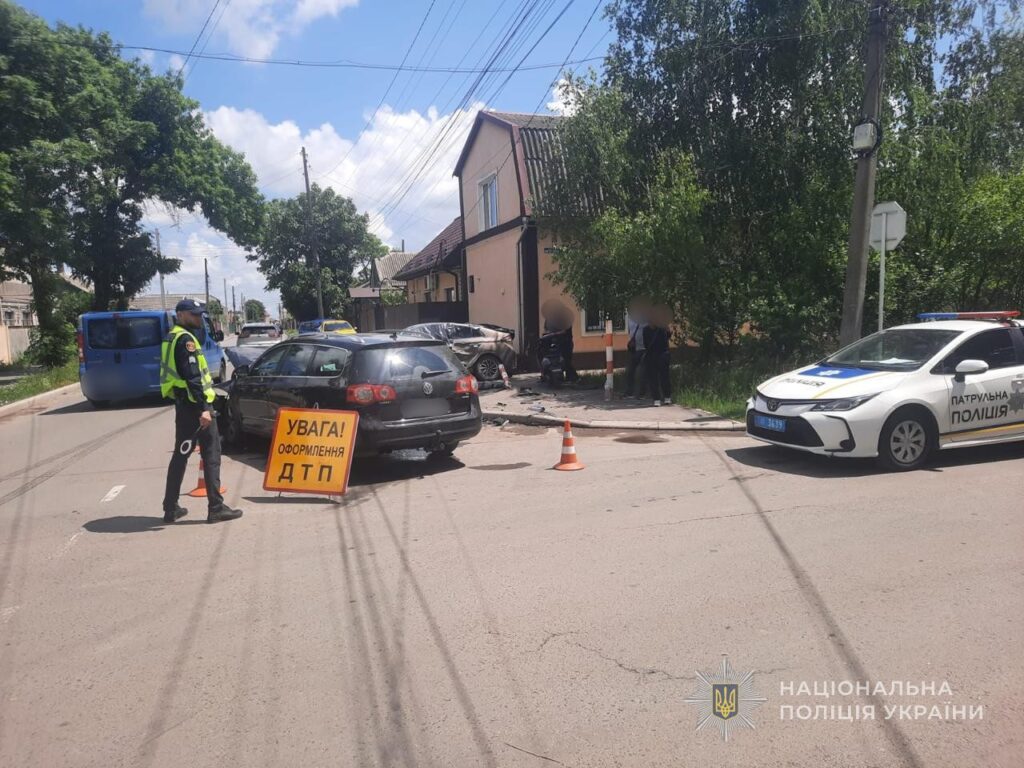 Поліцейські розслідують ДТП в Ізмаїлі, внаслідок якої травмувалися троє малолітніх дітей