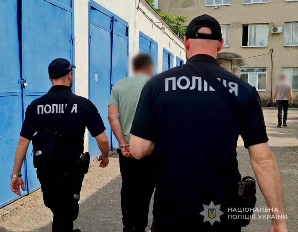 Поліція знайшла у гаражі на Одещині великий арсенал боєприпасів
