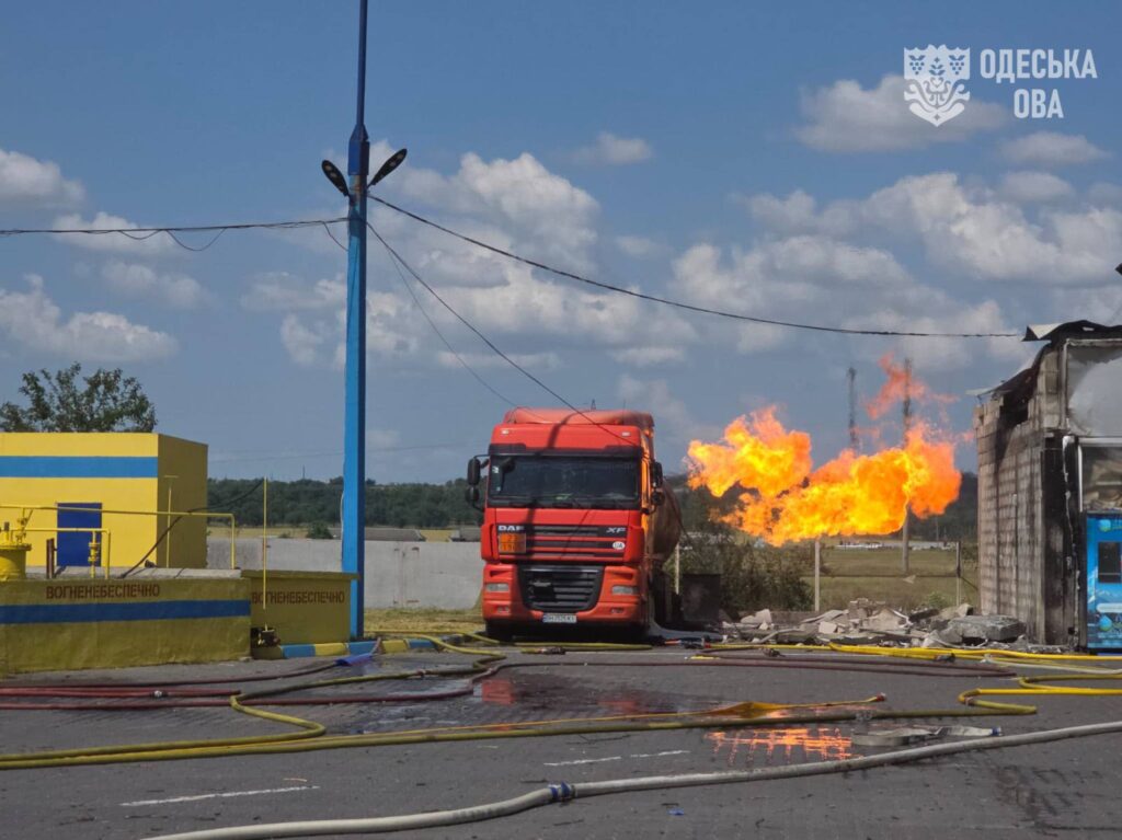 Російський дрон влучив по автозаправці на півдні Одещини (оновлено)