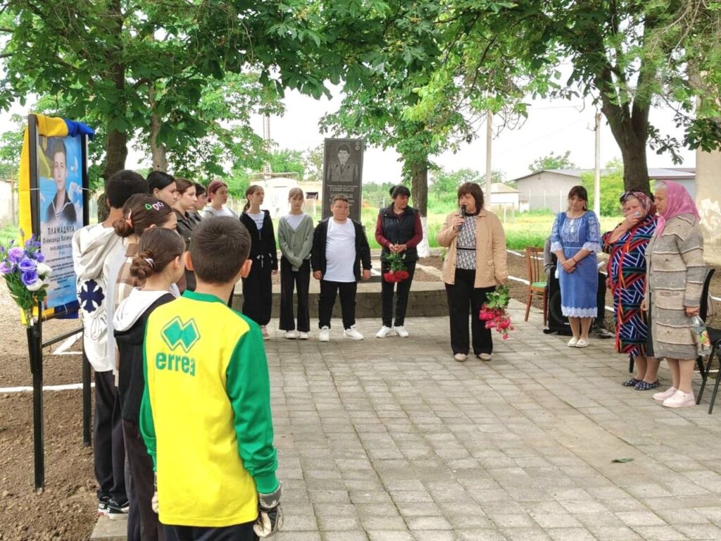 В одному з сіл Ренійської громади увічнили памʼять загиблого воїна-земляка
