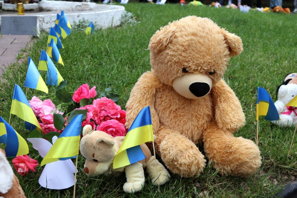 707 обірваних дитячих життів: Україна вшановує пам’ять дітей, убитих Росією
