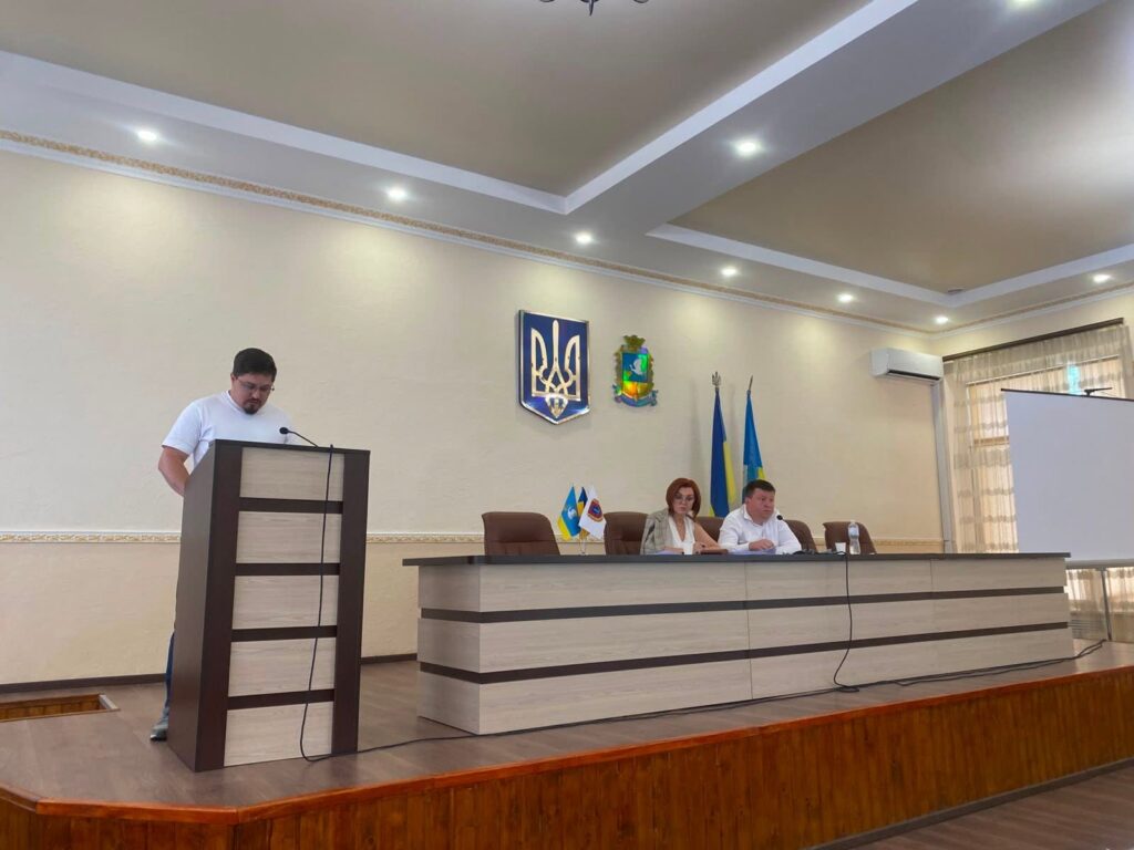 Попри усі благання та протести батьків школярів: в Арцизі депутати підтримали призупинення освітнього процесу у філії школи №3