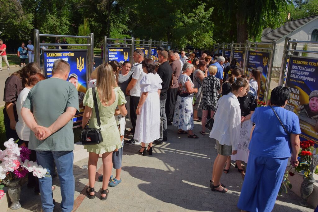На Алеї Слави в Сараті відкрили нові світлини в пам’ять про загиблих земляків