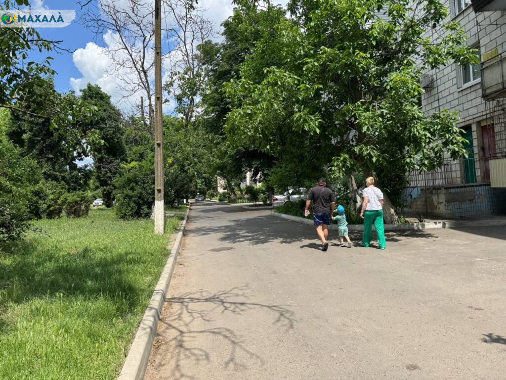 Діти ходять проїжджою частиною, а влада готує шумові смуги: новий поворот у справі двору на Грушевського в місті Ізмаїл