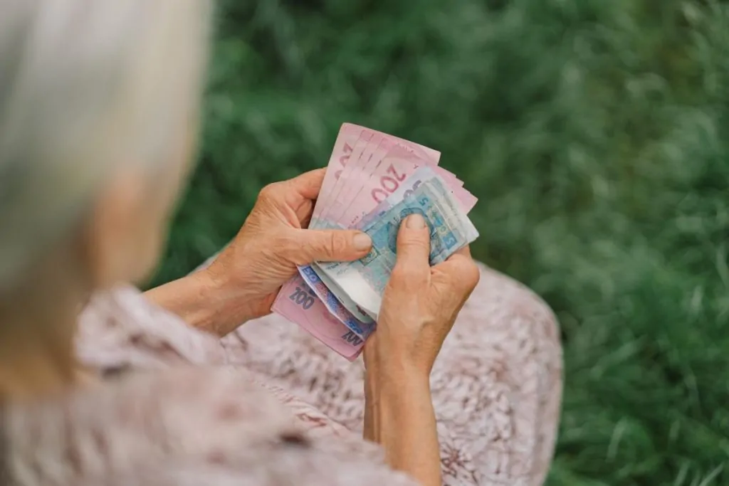 Кожен четвертий пенсіонер України отримує 3,5 тисячі грн виплат