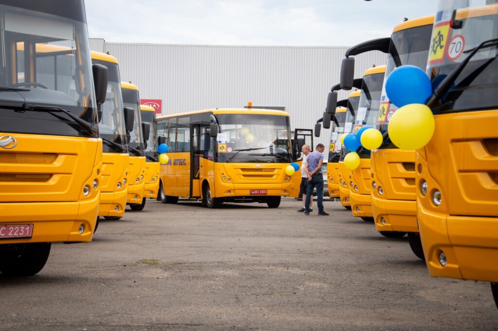 Нові шкільні автобуси отримали громади семи районів Одеської області