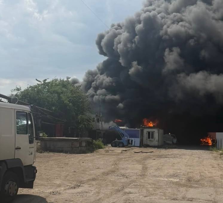 В Одесі російська ракета влучила у цивільне підприємство: є загиблі