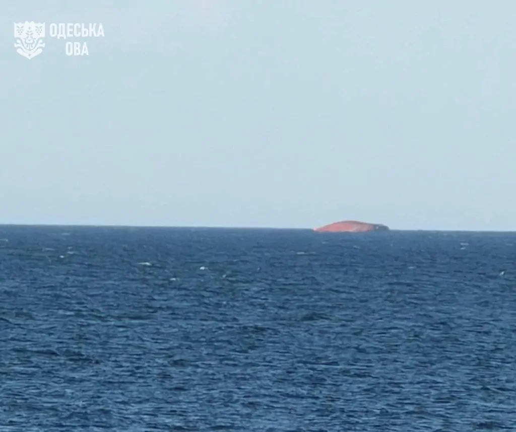 Поблизу Одеси затонуло судно з кукурудзою, яке було атаковане російськими ракетами