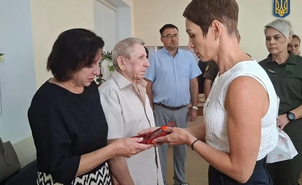 Рідні загиблого захисника з Ренійської громади отримали його посмертну нагороду