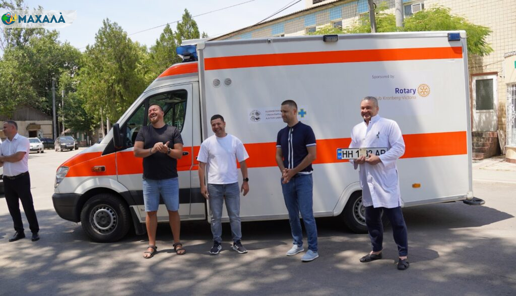 “Ми мріяли про нього пʼять років”: Болградська лікарня отримала реанімаційний автомобіль від німецьких партнерів (відео)