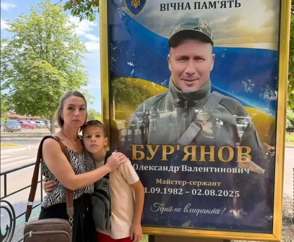 У Чорноморську встановили пам’ятний сітілайт на честь захисника з Болграда Олександра Бур’янова