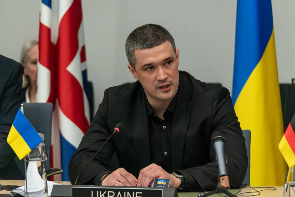 Михайло Федоров може втратити посаду міністра оборони: в Україні почалися акції проти його можливої відставки