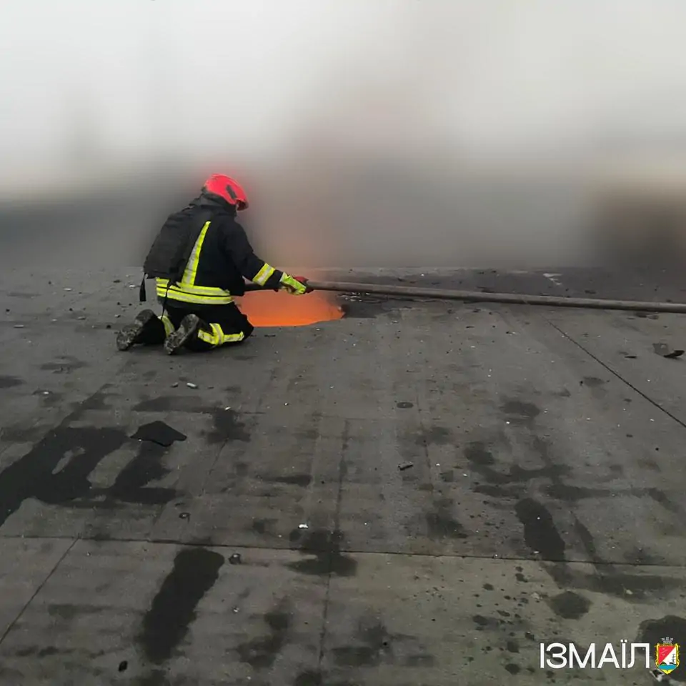 В Ізмаїлі ліквідовують наслідки ворожої атаки в ніч на 22 серпня